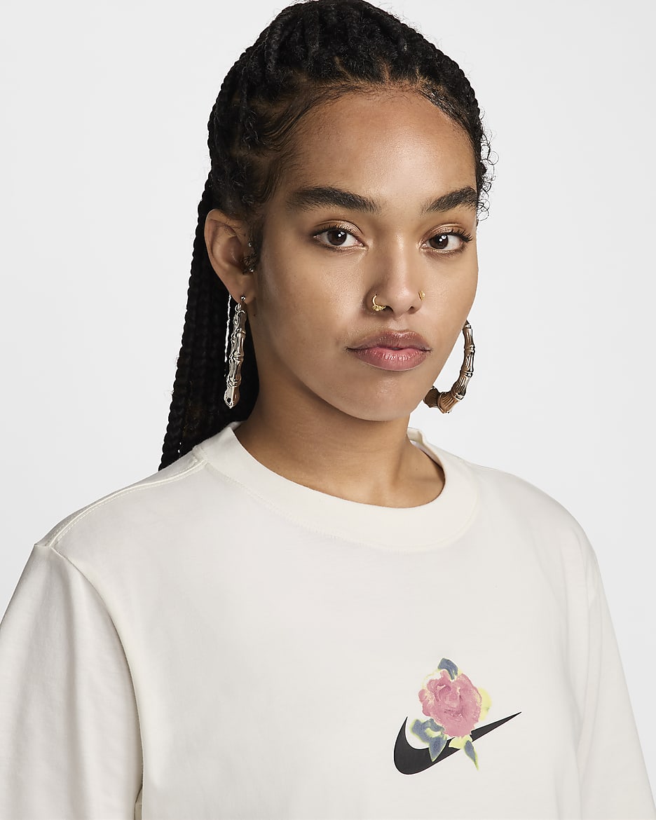 Nike Sportswear Women s Artist Collection Short Sleeve Graphic T Shirt. Nike